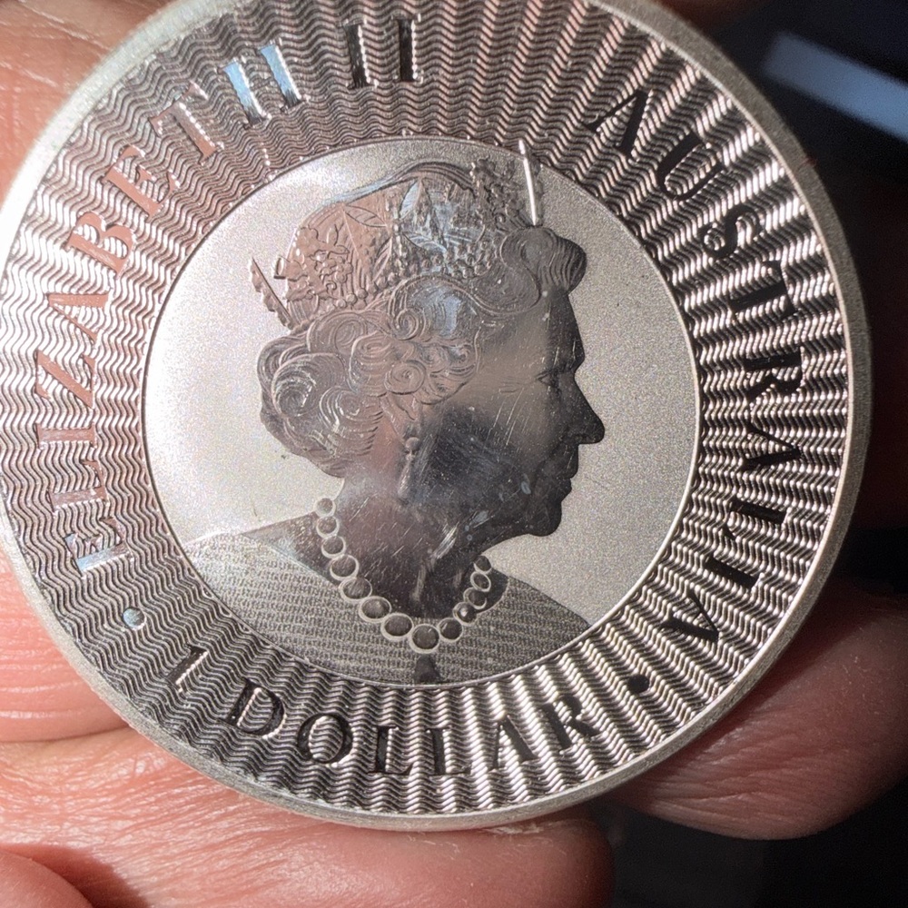 AUSTRALIAN KANGAROO SILVER COIN. 2016. 1 oz 9999 silver. 1 DOLLAR. ELIZABETH II